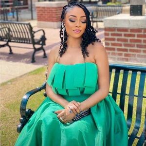 A green ball dress fits a size 6 woman